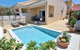 Daffodil Mini Villa With Private Infinity Pool